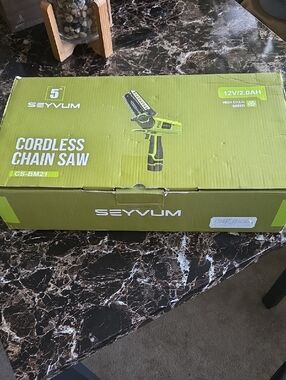 Green 5" Cordless Chain Saw - 12V